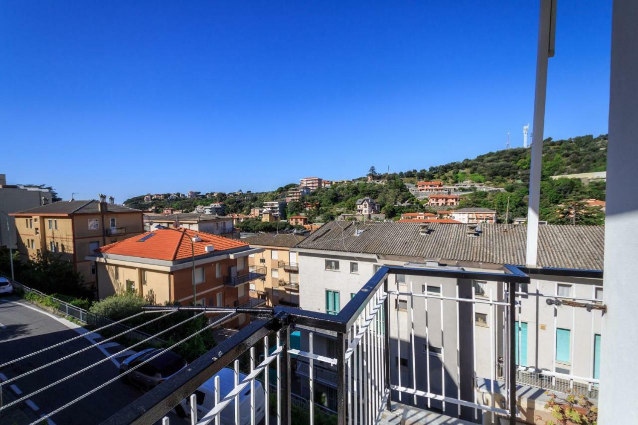 Ampio Appartamento Con Box Auto Celle Ligure Exterior foto
