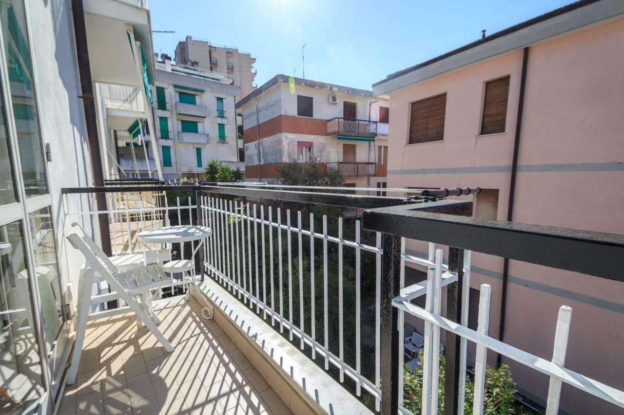 Ampio Appartamento Con Box Auto Celle Ligure Exterior foto